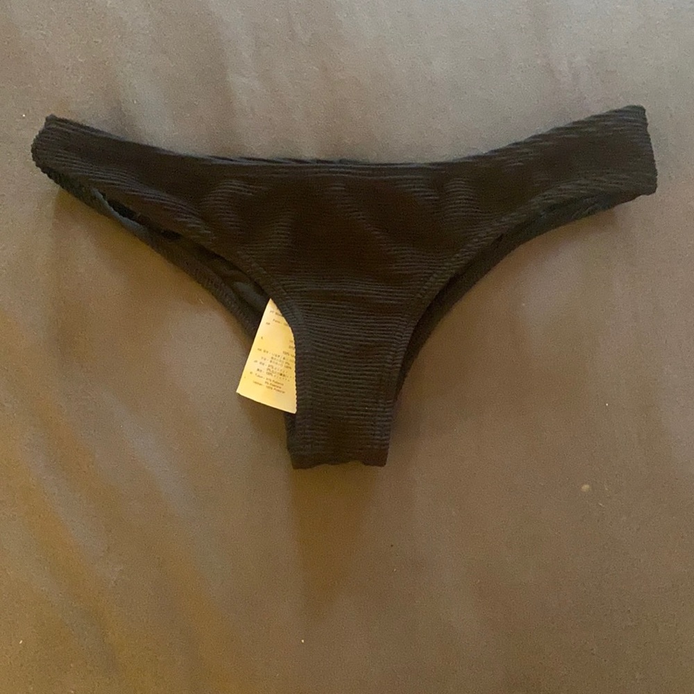 NWOT Billabong black bikini bottom